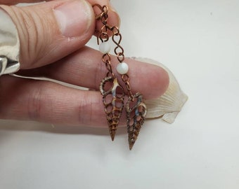 Cross-sectioned seashell with mother of pearl bead and copper links