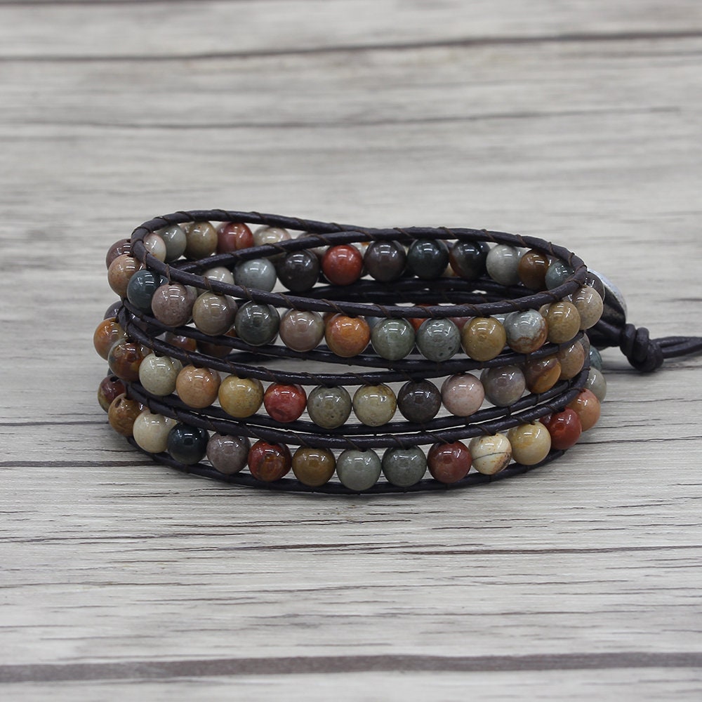 Collier MOJAVE sautoir perles fines vertes et pampilles dorées – Créations Uniques Collier MOJAVE sautoir perles fines vertes et pampilles dorées – Créations Uniques