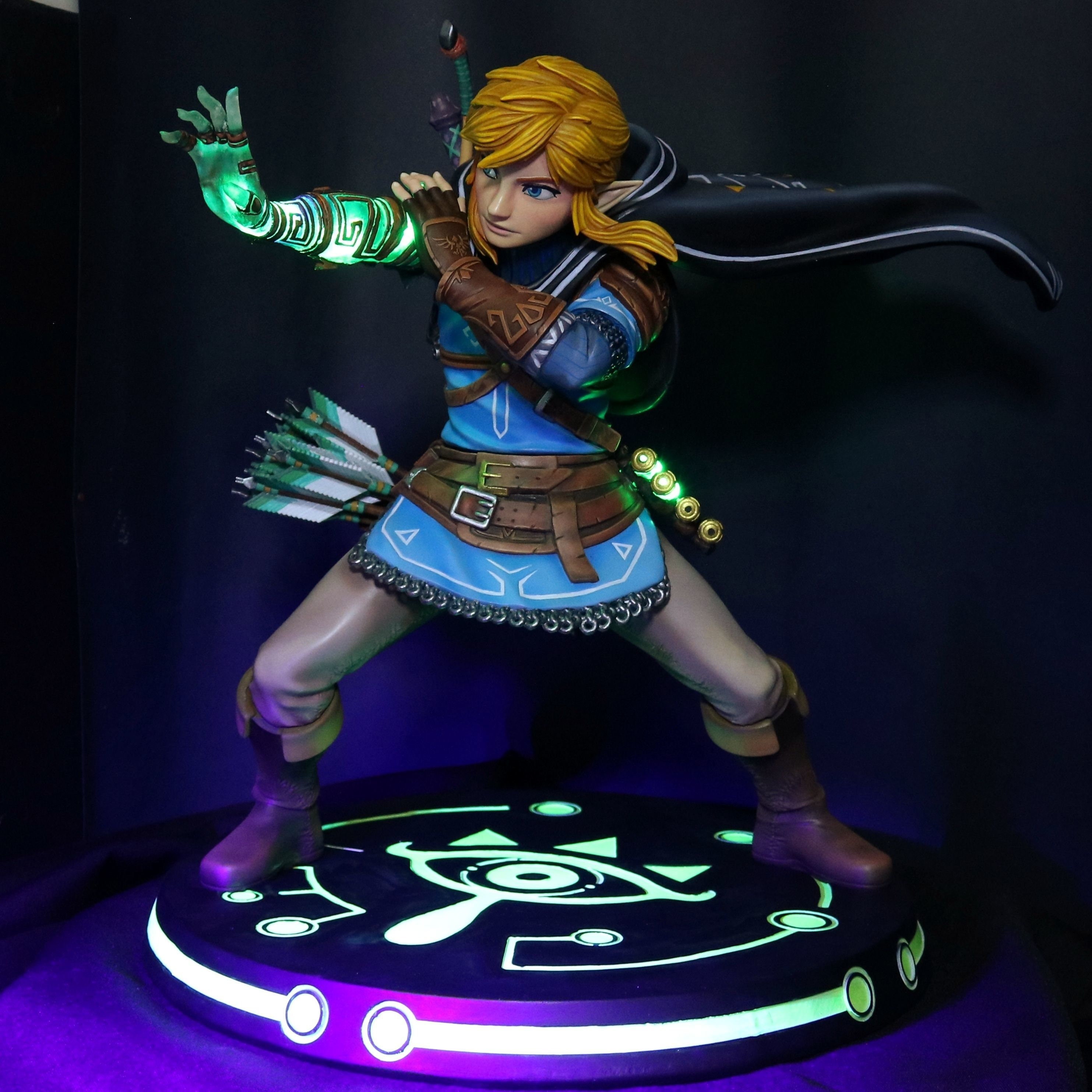 The Legend of Zelda Breath of the Wild Link Master Sword Figure Statue Toy  New