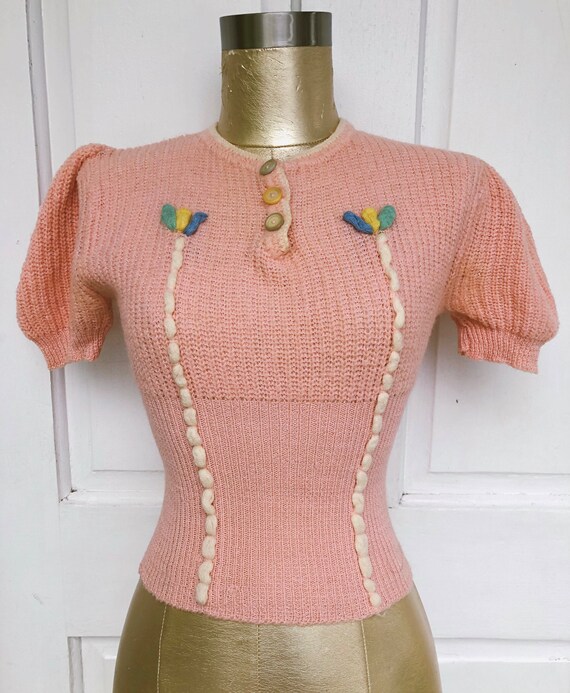 Late 1930s Early 40s Salmon pink knit