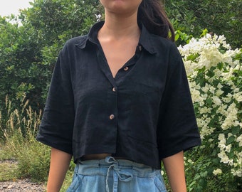 Handgefertigte entspannte Smart Line Button Down / Boxy Cropped Shirt / Minimalistisches Freizeithemd / Oversized / Nachhaltige Kleidung für Frauen