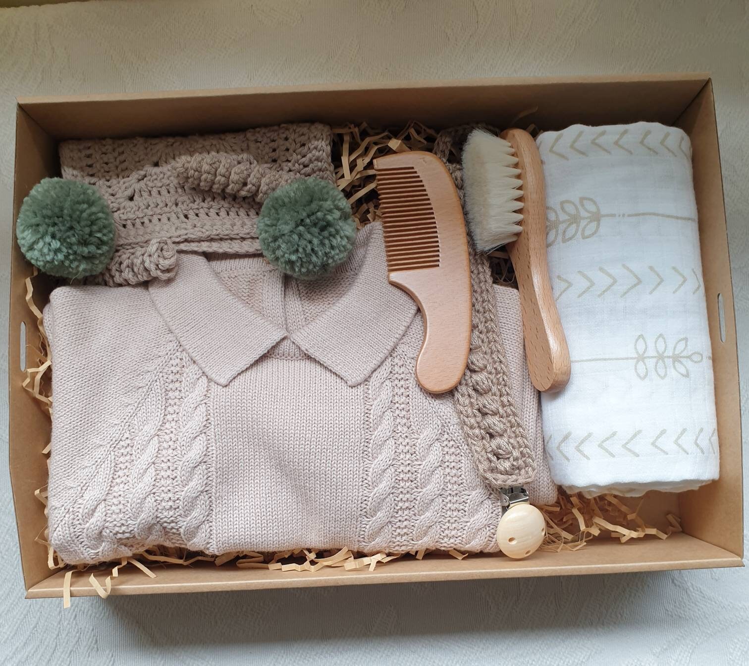 Deluxe Baby Newborn Gift Set Hamper Box Includes Knitted Suit, Muslin ...