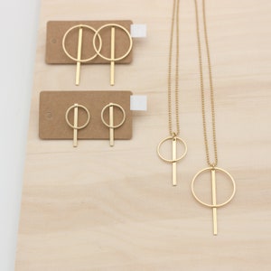 Oi. Bar and circle geometric brass necklace with a high recycled content image 8