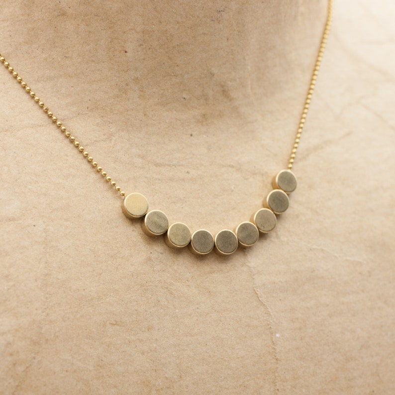 Small circular arrangement. short brass necklace 38-42 cm image 5