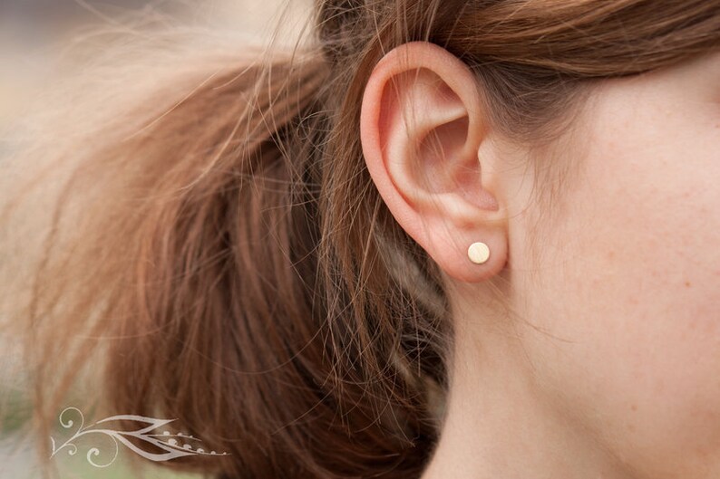 Boucles d'oreilles microcercles 5mm soudées à la main en laiton et acier inoxydable image 3