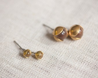 Glass ball bud. Brass and glass stud earrings, diameter selectable 5 mm or 9 mm, with stainless steel pin