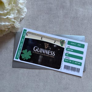 Visita a la fábrica de Guinness en Dublín - Cupón de regalo con sobre metálico personalizado