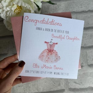 Nouvelle carte de félicitations pour petite fille, nouvelle fille, personnalisée avec la date de naissance et le poids