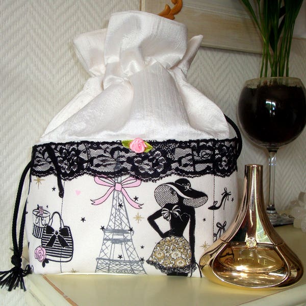 Cosmetic bag for makeup or cosmetics / roses / flowers / Paris / Parisienne / Eiffel Tower / Lace
