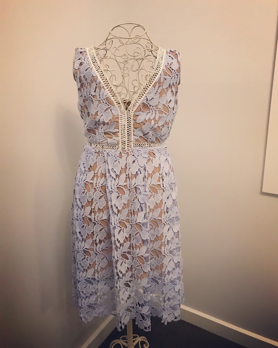 Dainty Midi lace dress