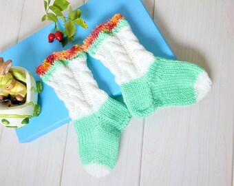 Cable knitt white baby socks, Freely little feet, Gender neutral kids clothes, Gift from Grandma,1 birthday cute present, Coming home outfit