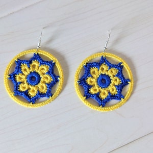 Creolen, Ohrringe in ukrainischen oder schwedischen Farben, Häkelschmuck, Statement-Ohrringe, personalisiertes Geschenk, Häkelblumen, Gelb Blau Bild 10