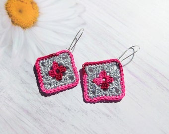 Square shiny earrings for elegant woman, Geometric crochet jewelry for mother, Amazing burgundy bijouterie, Little luxury gift for wife