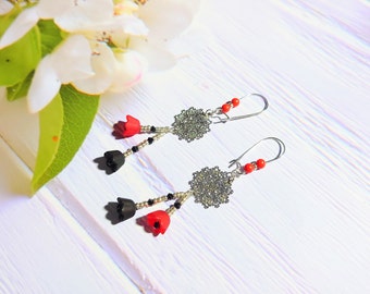 Mini tulips earrings for woman, Floral charming dangle, Cute botanical jewelry gift, Mother in law Birthday surprise, Best Teacher present