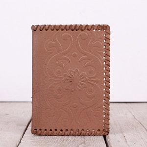 Cartera de piel beige con relieve vintage, monedero plegable