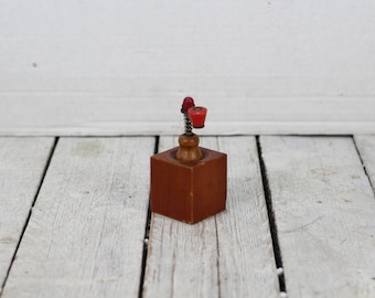1950s Wooden Pepper Grinder: Vintage Kitchen Decor