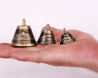 Messing bel, vintage set van drie kleine koperen bellen met tondeuse