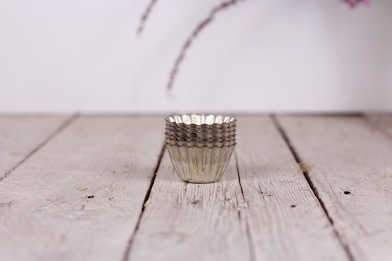 Vintage Metal Muffin Molds - Set of 6 Tiny Cake Forms