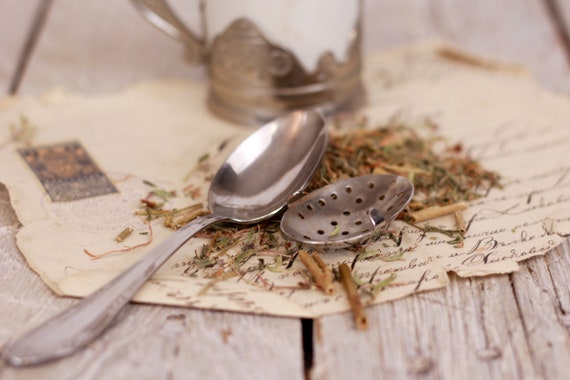 Passoire à thé cuillère, infuseur à thé mignon des années 70, cuillère avec  trous, thé de laprès-midi, infuseur à thé en vrac, couverts vintage -   France