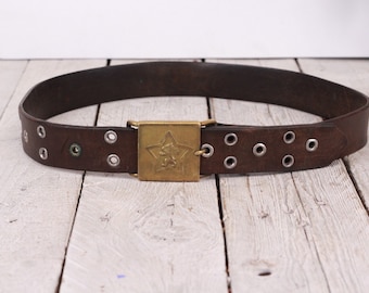 Cintura vintage marrone scuro, cintura in pelle militare con fibbia in bronzo, militare per soldato