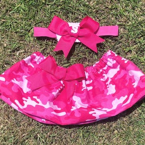 Falda y lazo de camuflaje rosa, ropa de cerdo