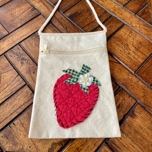Borsa con cerniera con applicazione trapuntata a fragole, borsa con cerniera per bottiglia d&#39;acqua, borsa con cerniera 8,75 x 6,25&quot;, borsa per passaporto, borsa a tracolla