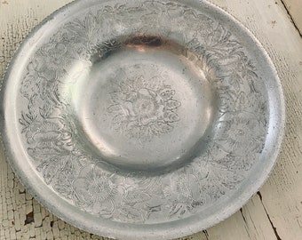 Bol floral vintage des années 1940 en aluminium forgé à la main, fabricant de spécialités Wilson