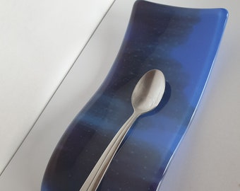 A beautiful violet blue and dark blue spoonrest. Wonderful fused glass spoonrest for the kitchen.