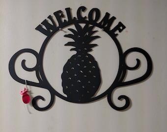 Pineapple welcome with scrolling