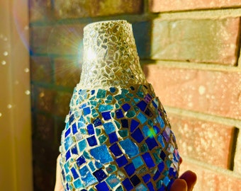 Vase mosaïque en vitrail bleu et argent