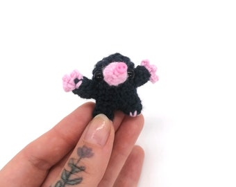 Mole Crochet Amigurumi Brooch Jewellery// Cotton Yarn