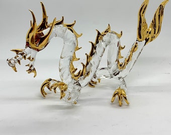 Figura de dragón de cristal