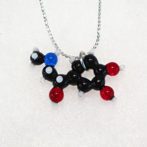 Collar/colgante de molécula de adrenalina de vidrio, ciencia, graduación, bioquímica, psicología, química, colgante de estructura química, hormona