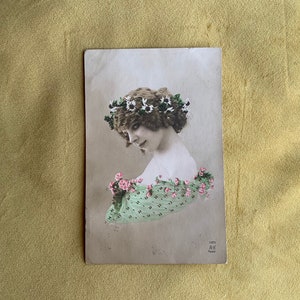 Vintage Edwardian Girl Fashion farbige gemalte Fotografie Postkarte