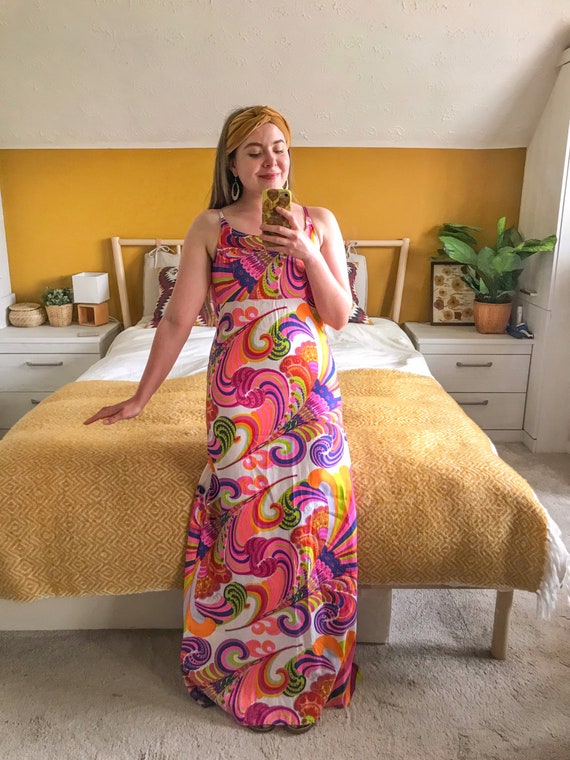 Vintage 1960s Simon Massey Bright Colours Swirl Fu