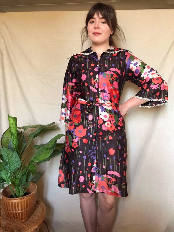 Vintage 1960s/70s Bright Floral Collared Zip Dress