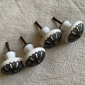 4 Vintage Style White and Dark Brown Lace Detail Ceramic Drawer Knobs Cupboard Handles