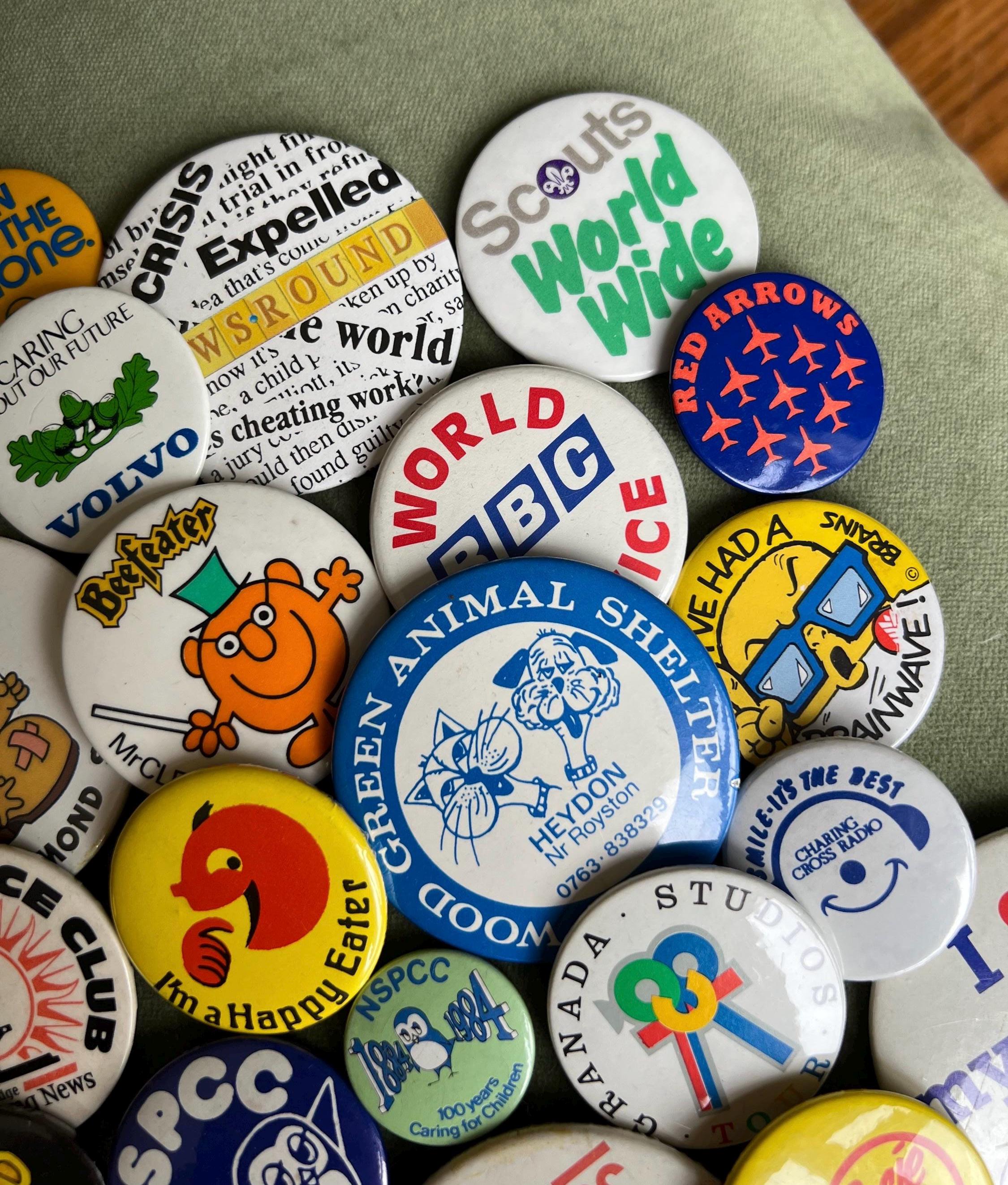 ヴィンテージ旅行ピンバッジ：レトロな70年代～80年代のコレクターズ