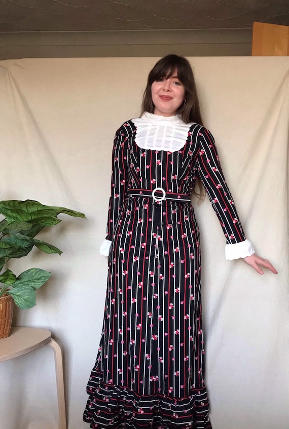 Vintage 1970s Black and Pink Floral Striped Prairi