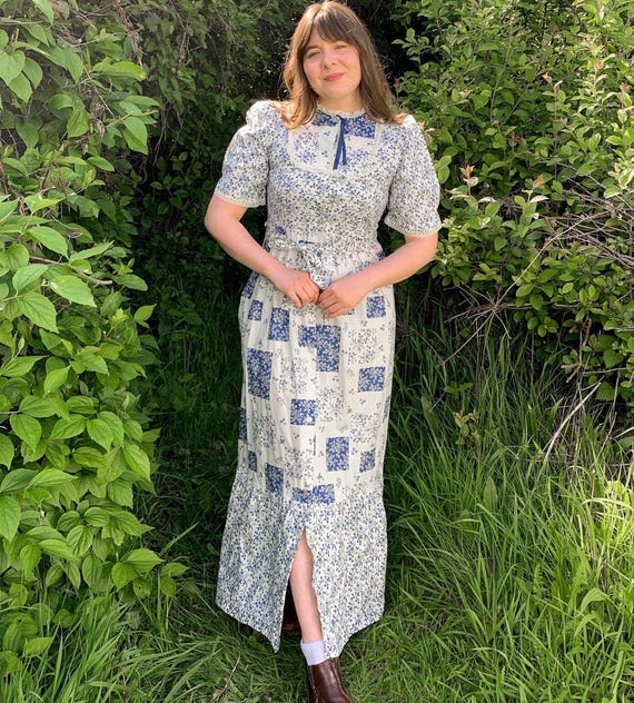 blue floral patchwork dress Vintage 1970s White Cotton Prairie Coat Size:10 JR Fits TTS How to Style a noche