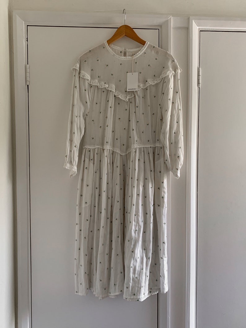 Vintage 1970s Style Meadows Camellia Daisy Embroidered Loose Fitting Prairie Cotton Dress image 5