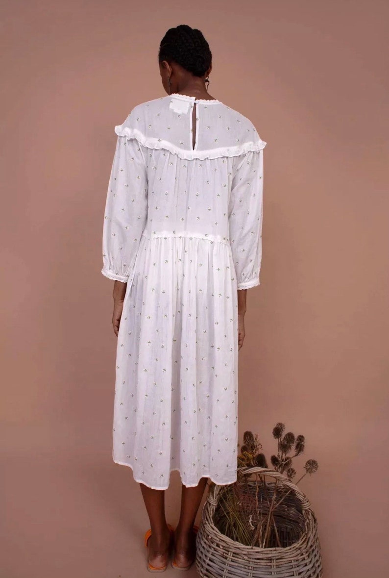 Vintage 1970s Style Meadows Camellia Daisy Embroidered Loose Fitting Prairie Cotton Dress image 4