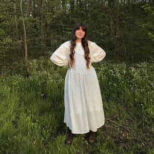 Vintage 1970s Style Meadows Camellia Daisy Embroidered Loose Fitting Prairie Cotton Dress image 1