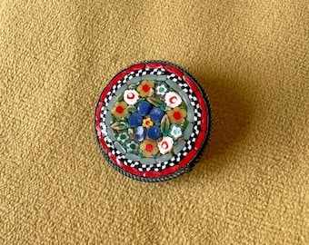 Broche vintage com círculo de flores em micromosaico
