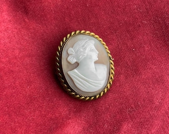 Vintage cameo broche