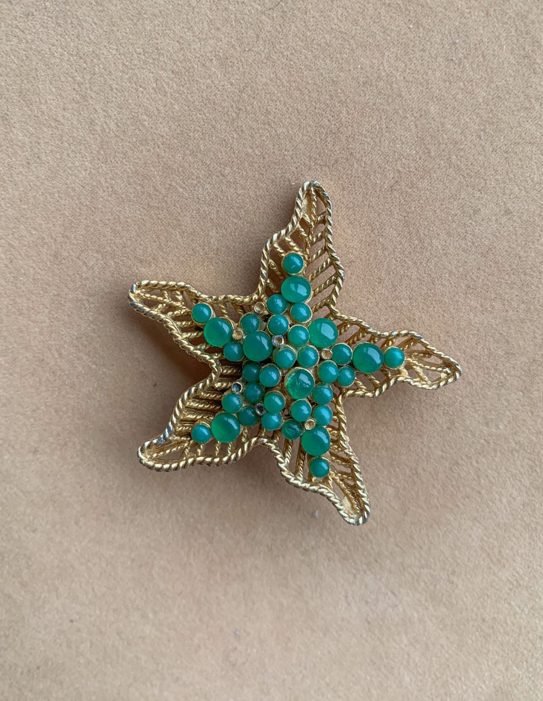 Broche Vintage Dorée Avec Anneau Vert - Métal - Occasion