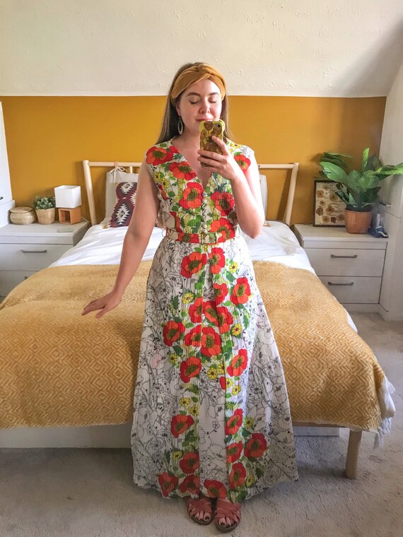 Vintage 1970s White, Orange and Red Poppy Floral M