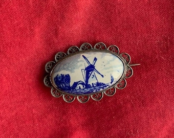 Broche vintage en porcelaine de Delft peinte à la main