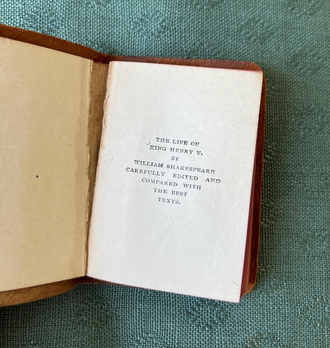 Vintage Antique 1900 Leather Mini Book King Henry VIII Shakespeare, photo 3 of 5