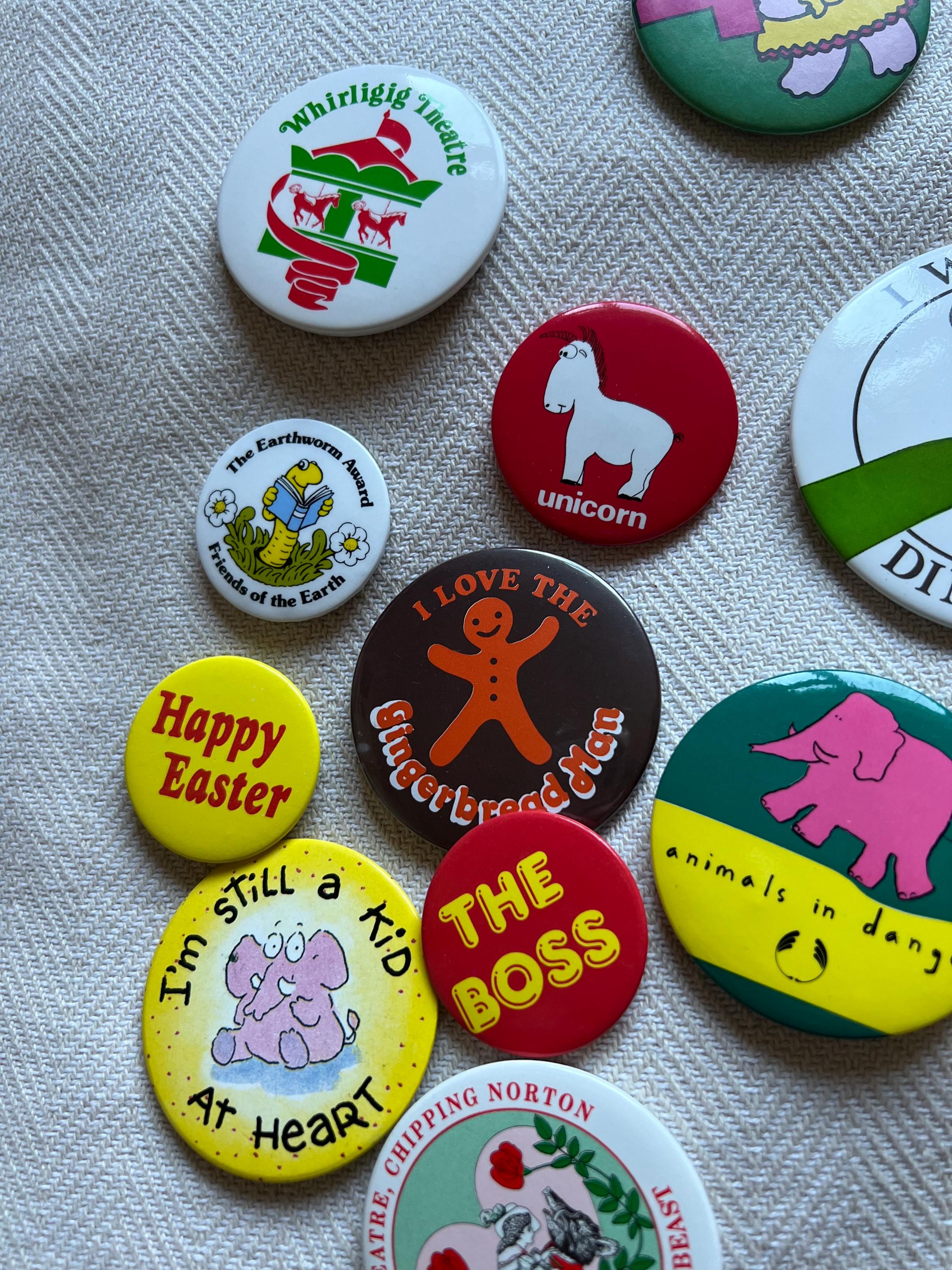 ヴィンテージレトロピンバッジ：70年代～90年代のコレクター向けバッジ
